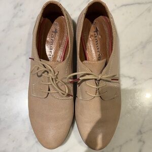 Tamaris Beige Leather Lace-Up Oxfords